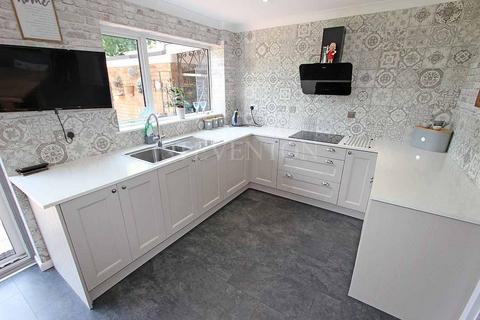 undefined, Richmond Avenue, Finchfield, Wolverhampton, WV3