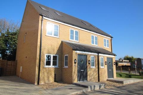 3 bedroom semi-detached house to rent, Elbourn Way, Royston SG8