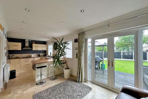 4 bedroom detached house for sale, Elm Avenue, Wednesfield