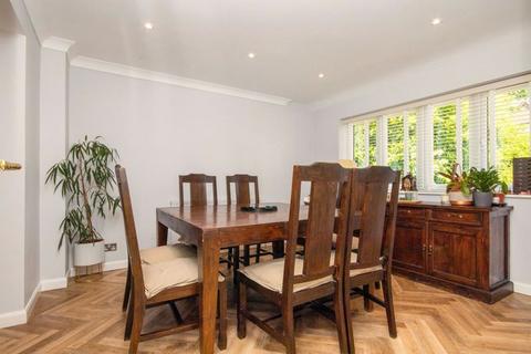 4 bedroom detached house for sale, Park Avenue, Brentwood CM13