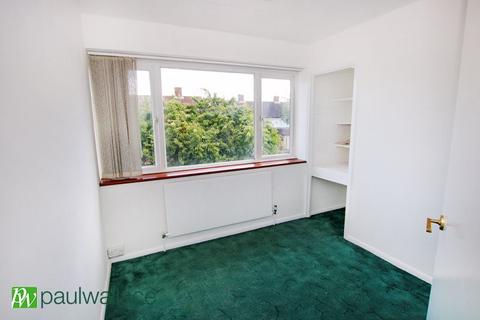 13 Elm Drive, Cheshunt, Waltham Cross, EN8 0RX