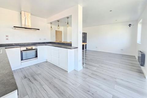2 bedroom apartment for sale, High Street, Lee-On-The-Solent, PO13