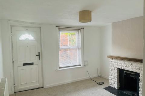 2 bedroom semi-detached house to rent, St Johns Road, Hedge End, SO30