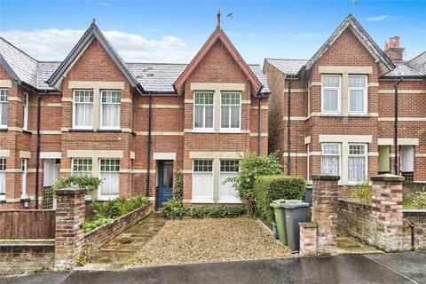 3 bedroom semi-detached house to rent, Mill Hill Road, PO31