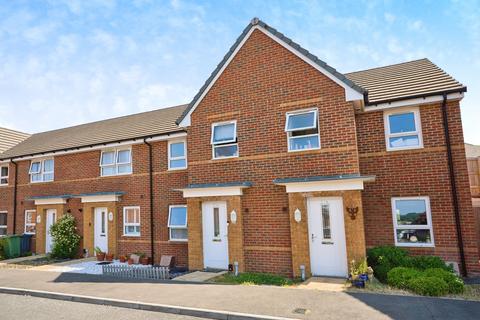 3 bedroom semi-detached house to rent, Cromwell Avenue, East Cowes