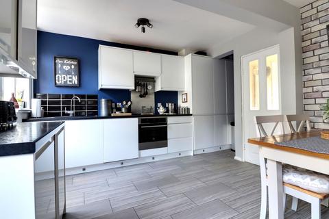 18 Springfield Drive, Stafford, ST17 9LG