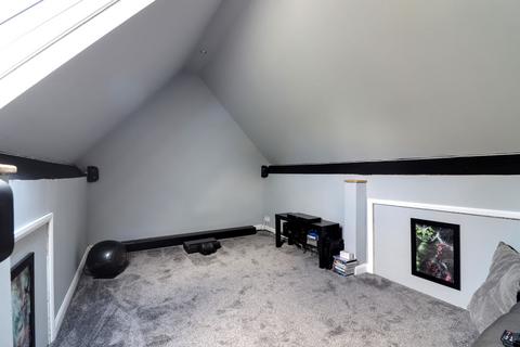 18 Springfield Drive, Stafford, ST17 9LG
