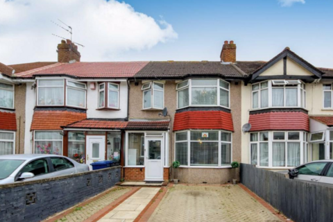 3 bedroom semi-detached house to rent, Fairfield Drive, Perivale UB6