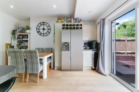 164 Gander Green Lane, Sutton, SM1 2HG