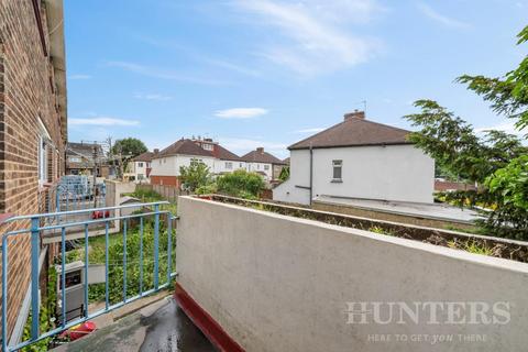 3 bedroom apartment for sale, Penshurst Road, London