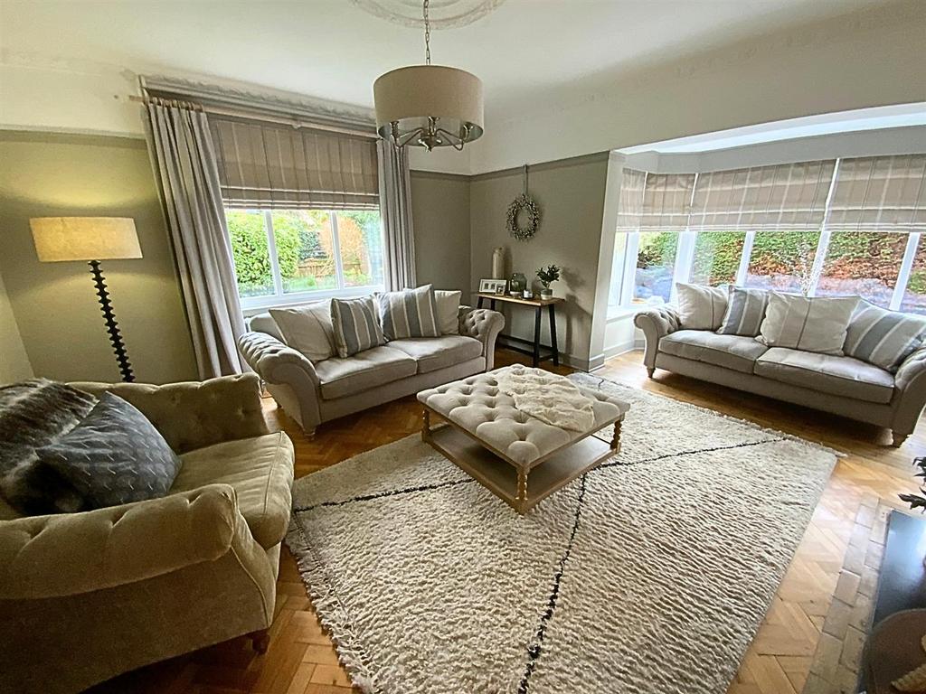 Sitting room (front)