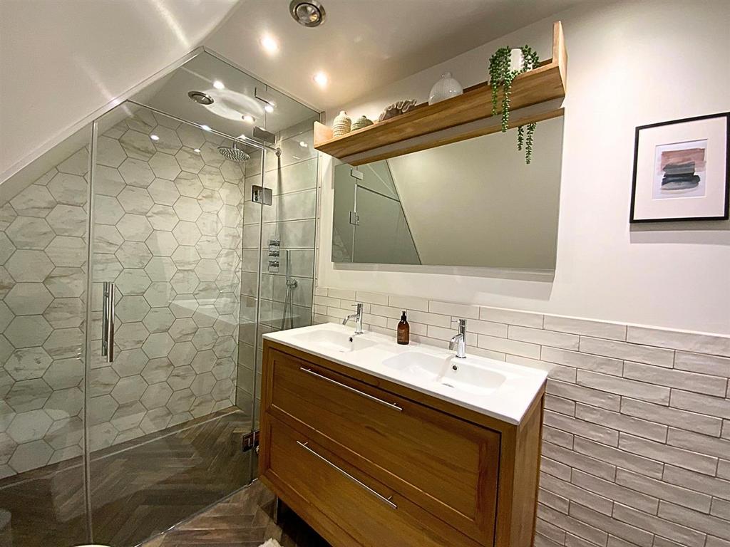 En suite shower room