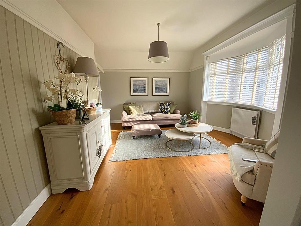 Rear landing/sitting area