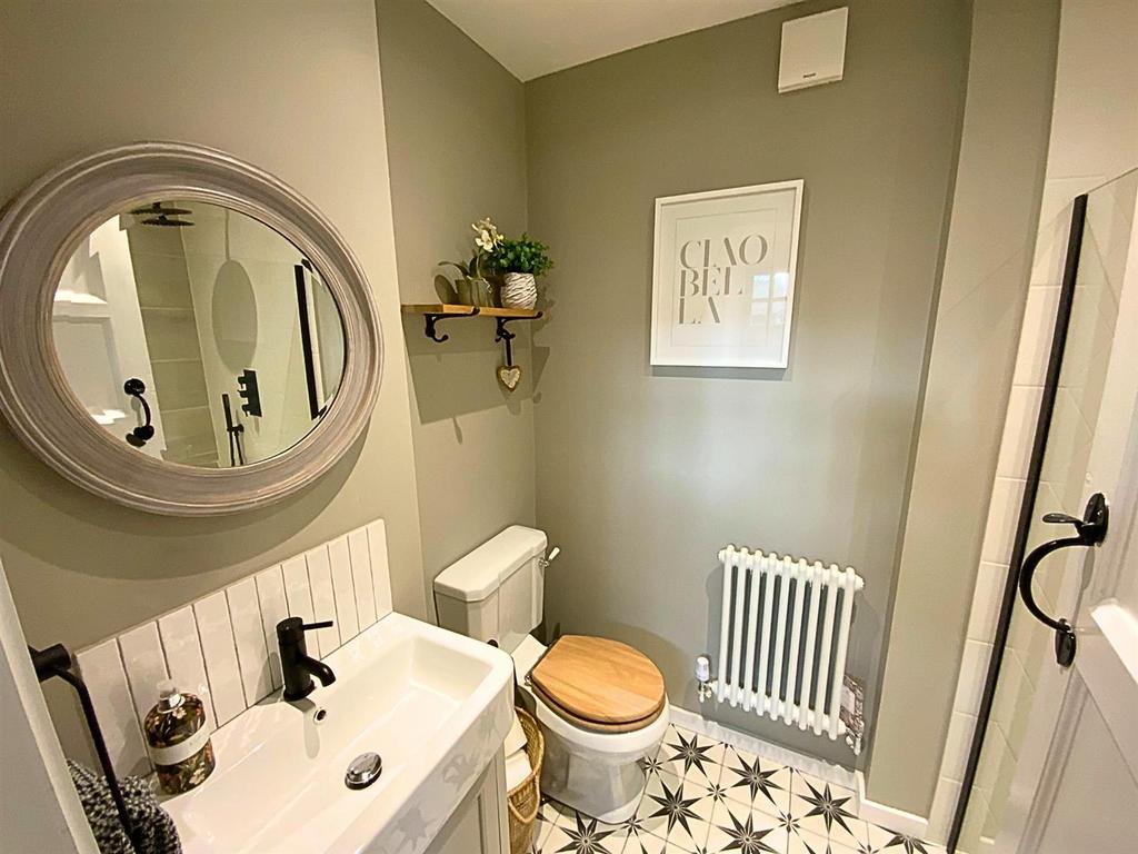 Cloaks/shower room