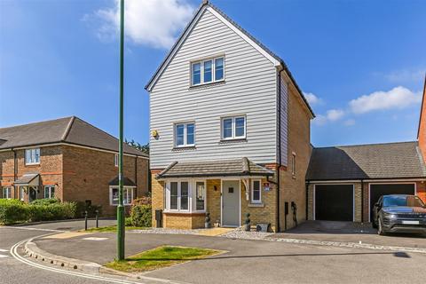4 bedroom link detached house for sale, Longacres Way, Chichester