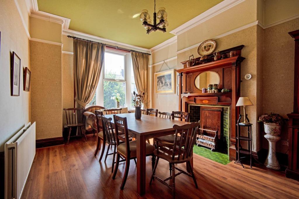 135 The Avenue.19.jpg