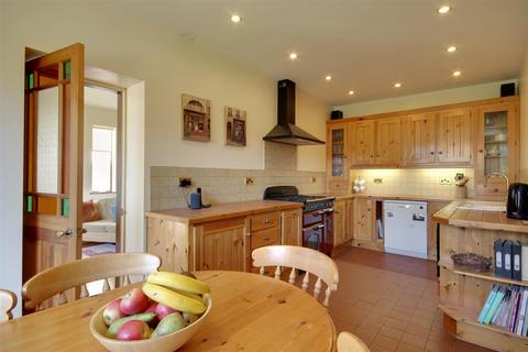 6 bedroom link detached house for sale, Westgate, North Cave