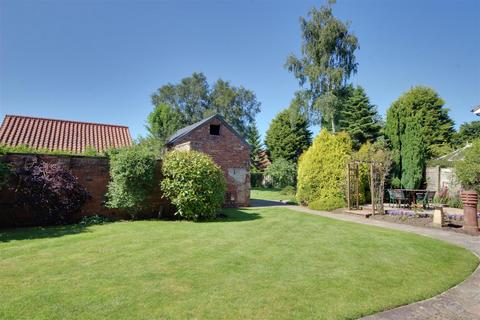 6 bedroom link detached house for sale, Westgate, North Cave