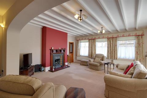 6 bedroom link detached house for sale, Westgate, North Cave