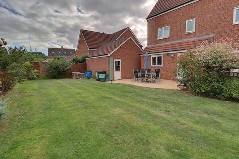 5 bedroom detached house for sale, Greenways, Gloucester