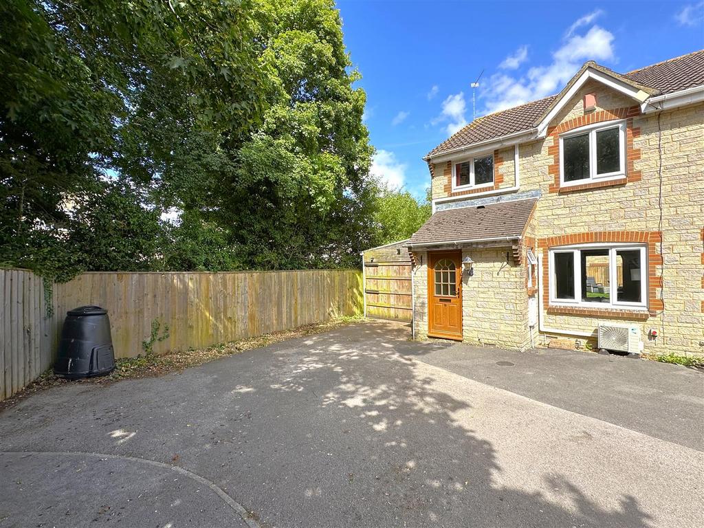 Cepen Park South 3 bed semidetached house for sale £310,000