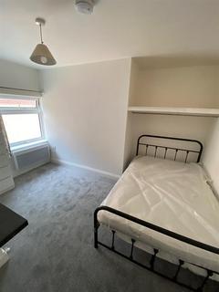 Studio to rent, Ashley Road, Parkstone, Poole