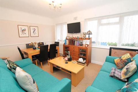 2 bedroom flat for sale, Stanley Park Road, Carshalton SM5