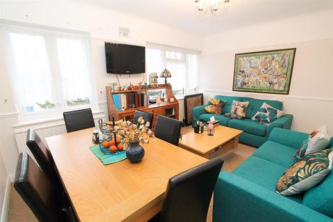 2 bedroom flat for sale, Stanley Park Road, Carshalton SM5