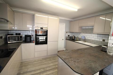 12 Brecon Chase, Minster On Sea, Sheerness, ME12 2HP
