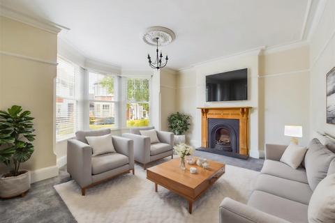 7 Mapperley Crescent, Nottingham, NG3 5FN