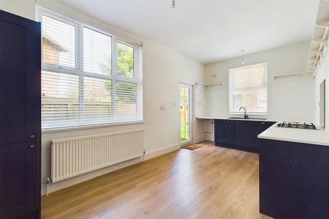 7 Mapperley Crescent, Nottingham, NG3 5FN