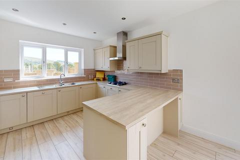 4 bedroom detached house to rent, Swarth Fell Close, Skipton