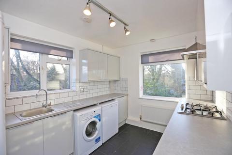 2 bedroom flat to rent, Brackley Road, Beckenham, BR3 1RG