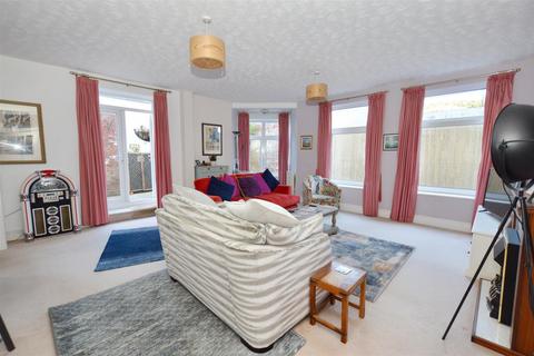 2 bedroom flat for sale, Weybourne Road, Sheringham