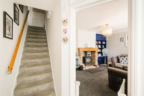 14 Amersham Close, Romford, RM3 9JL
