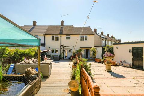 14 Amersham Close, Romford, RM3 9JL