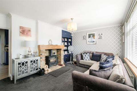 14 Amersham Close, Romford, RM3 9JL