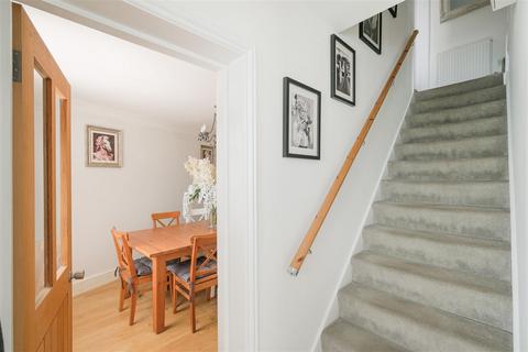 14 Amersham Close, Romford, RM3 9JL