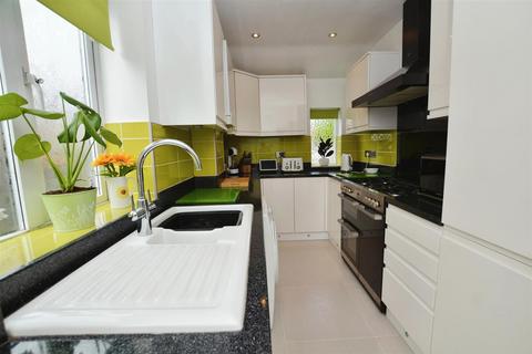 3 Shirley Crescent, Scunthorpe, DN16 1NX