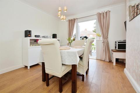 3 Shirley Crescent, Scunthorpe, DN16 1NX