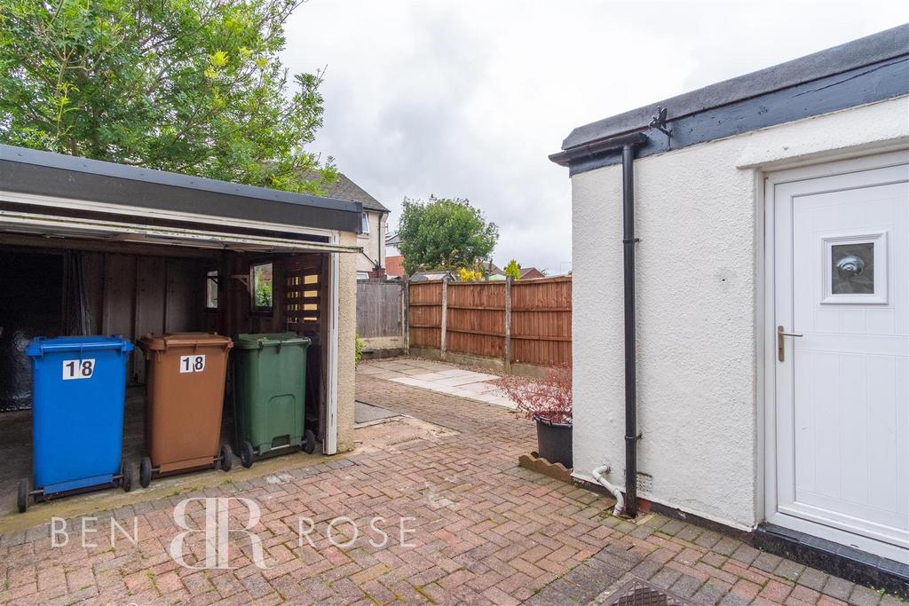 Drive/Garage/Garden