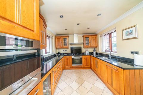 19 Belfry Close, Walsall, WS3 3XL