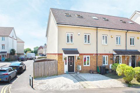 4 bedroom end of terrace house for sale, Academia Avenue, Broxbourne