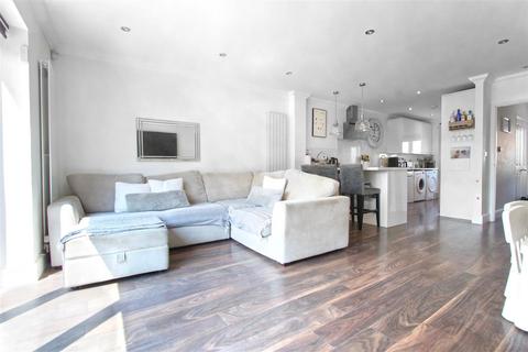 4 bedroom end of terrace house for sale, Academia Avenue, Broxbourne