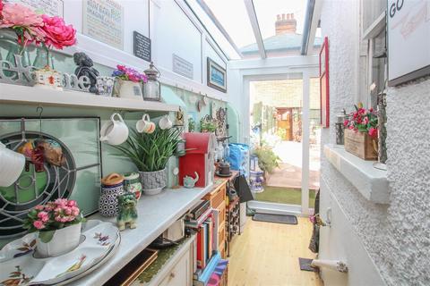 2 bedroom house for sale, North Road Avenue, Brentwood