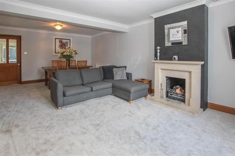 4 bedroom semi-detached house for sale, Costead Manor Road, Brentwood