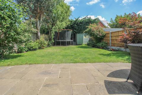 4 bedroom semi-detached house for sale, Costead Manor Road, Brentwood
