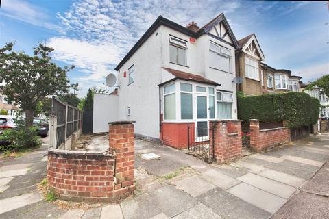 3 bedroom end of terrace house for sale, Lincoln Crescent, Enfield