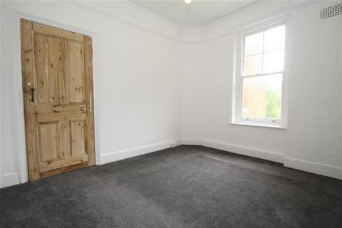 2 bedroom flat to rent, Palmerston Road, Westcliff-On-Sea