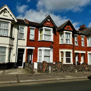 3 bedroom house to rent, Bournemouth Park Road, Southend-On-Sea